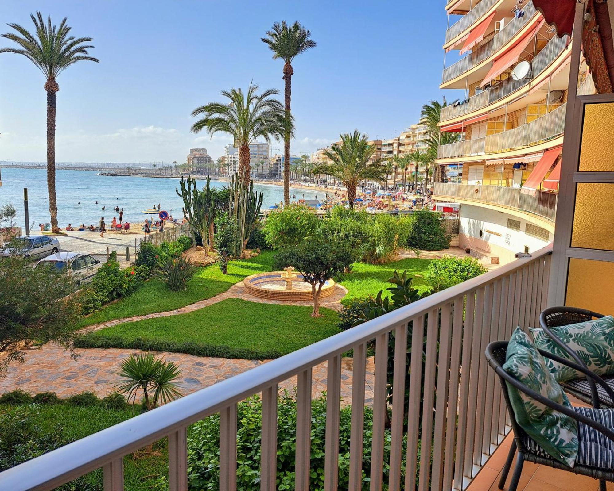 Garden Beach Apartment Torrevieja Buitenkant foto