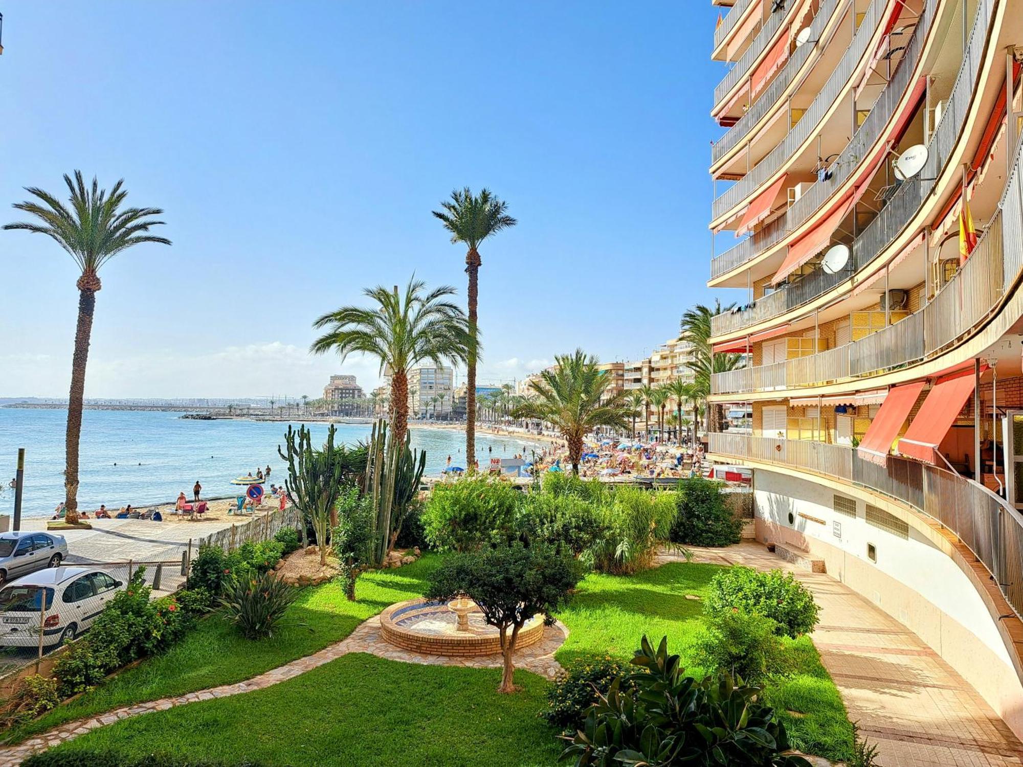 Garden Beach Apartment Torrevieja Buitenkant foto