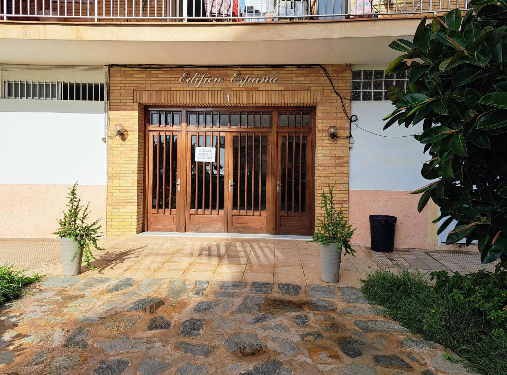 Garden Beach Apartment Torrevieja Buitenkant foto